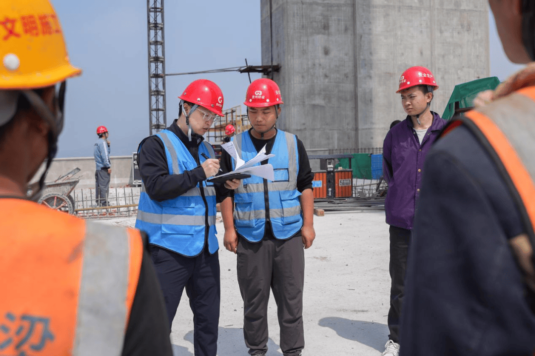 花江峡谷大桥总工程师刘豪：我们修的不是桥是山里孩子看见世界的